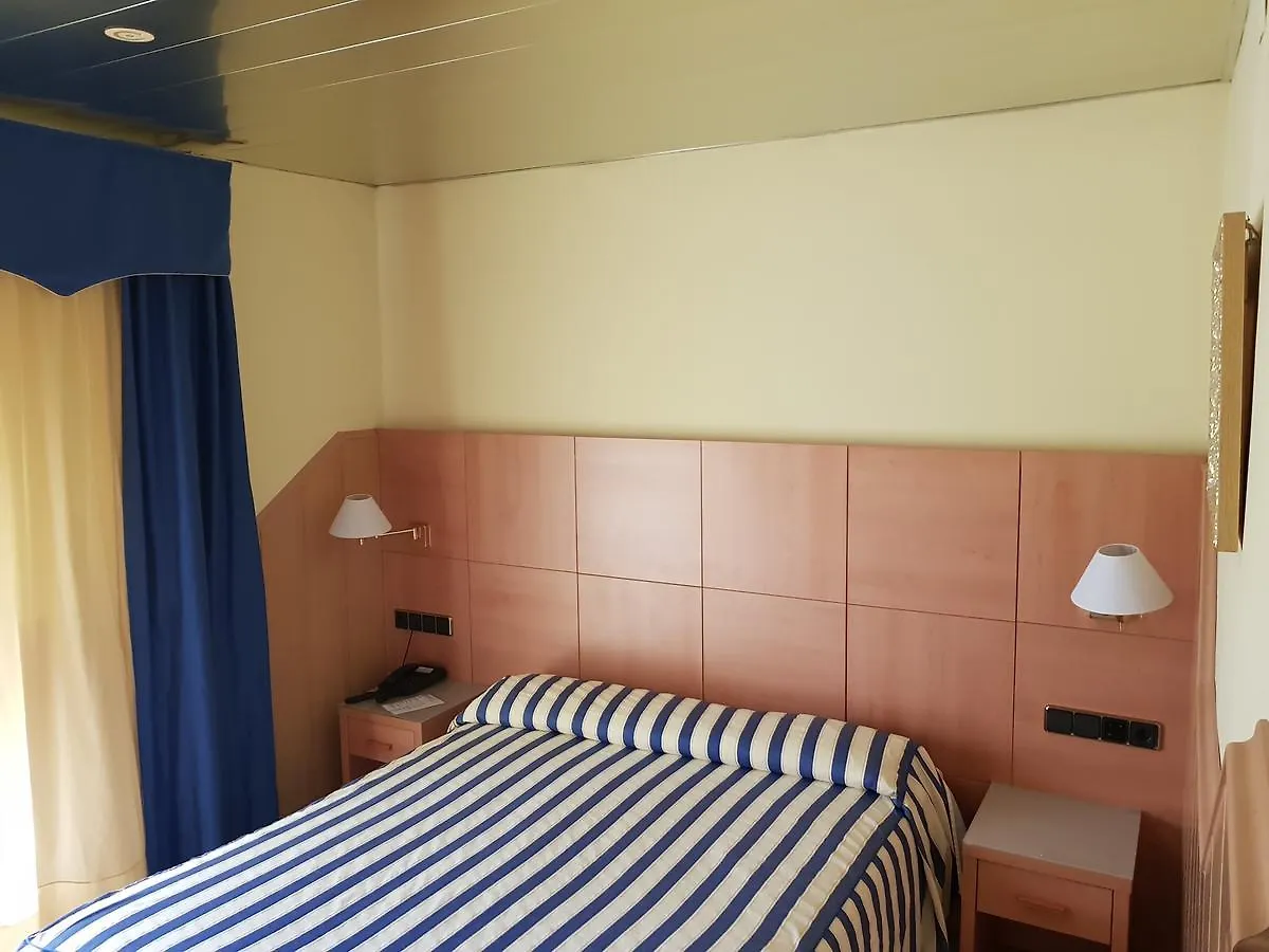 Hostal Milenium Els Monjos 0*,